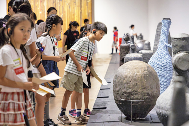 親子で学ぶ文化と街づくり、アートのヒミツ探検ツアー | ヒルズ街育